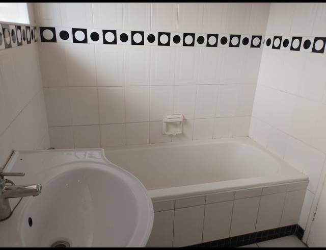 6 BEDROOM HOUSE FOR SALE IN SUNNYRIDGE